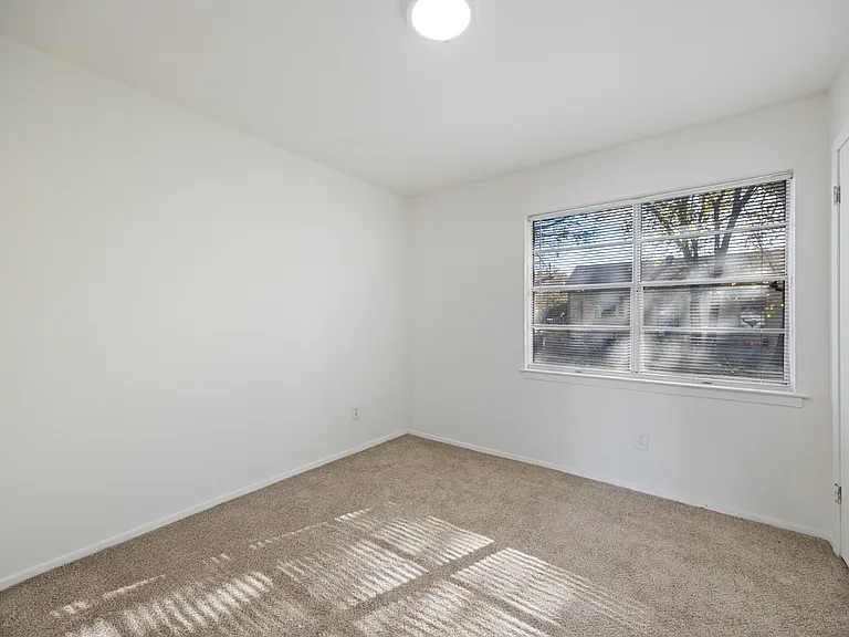 3827 Vineyard Dr — Photo 11