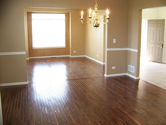 4th image of 345 Fieldstone Dr