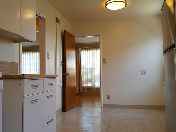 3rd image of 612 S El Camino Real APT 2