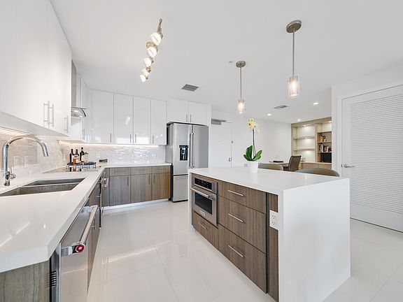 2nd image of 236 Se 5th Avenue #305