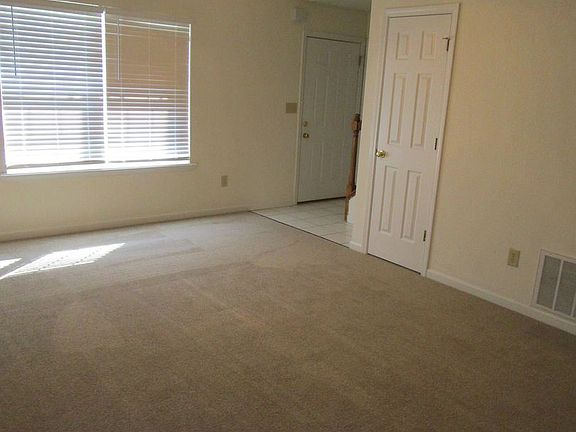 3rd image of 4926 W Millbrook Dr