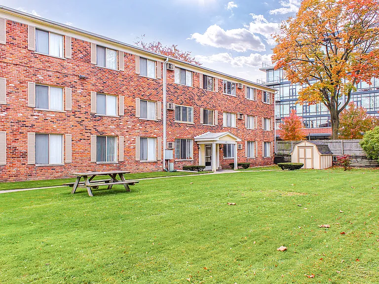 Wagon Wheel Apartments — Photo 35