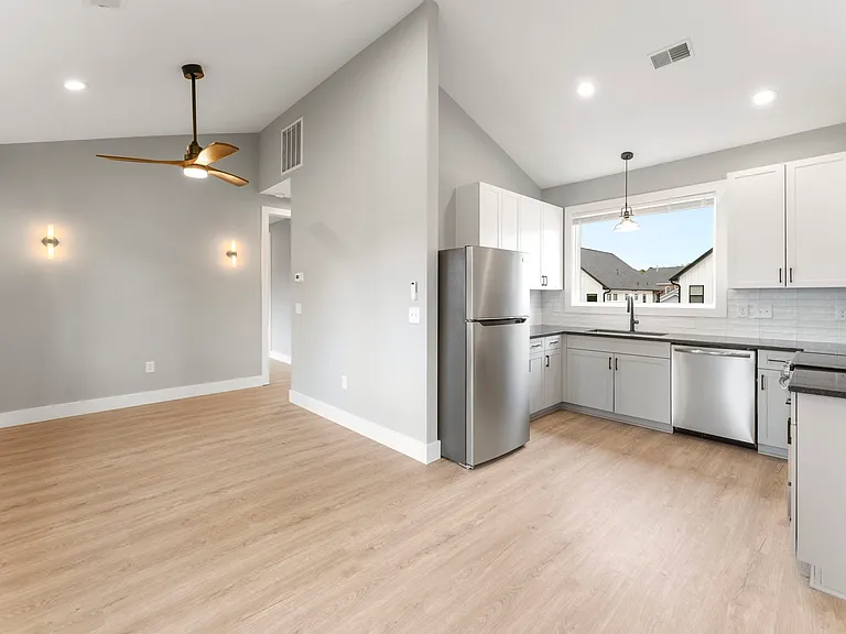 323 Wilkins St — Photo 29