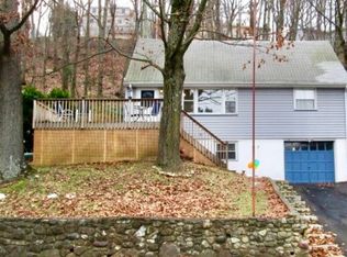 120 Rafkind Rd, Bloomingdale, NJ 07403