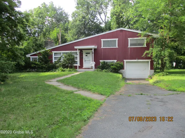 17 Leslie Court, Loudonville, NY 12211