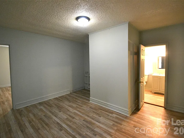 1208 Grace Ave — Photo 11