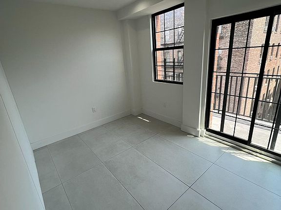 5th image of 2700 Creston Ave #6