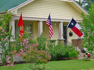 702 E Henry St, Hamilton, TX 76531