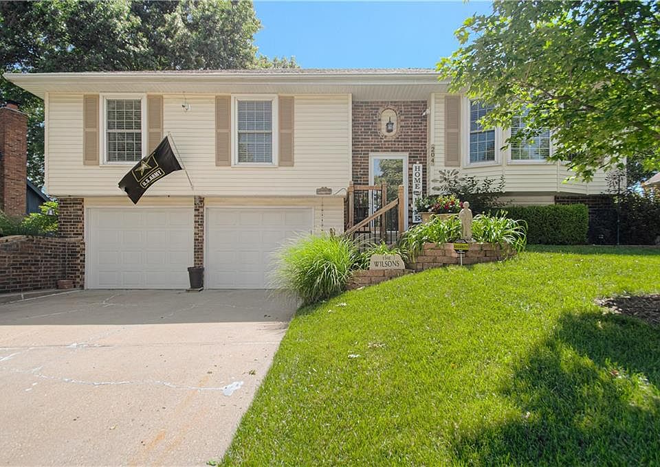 1st image of 204 S Brittany Dr