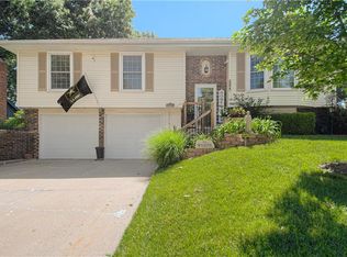 204 S Brittany Dr, Olathe, KS 66061