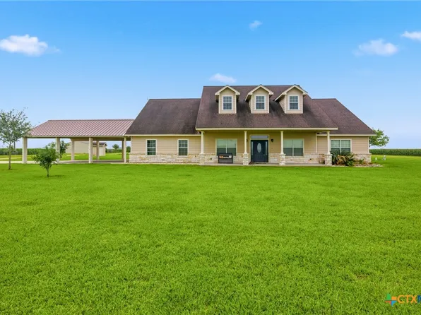 335 County Road 320, Edna, TX 77957