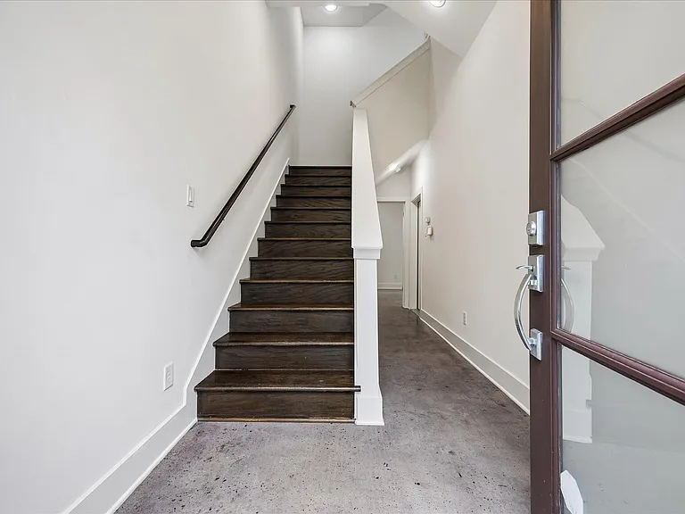 1619 Alamo St — Photo 2