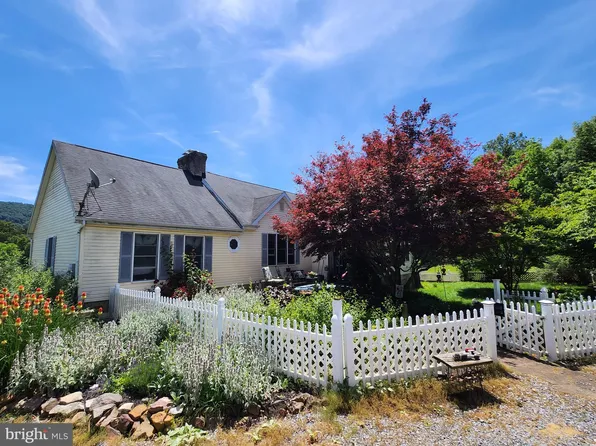 14 Riggs Dr, Hedgesville, WV 25427