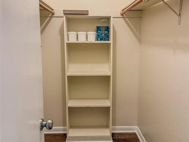 109 Lakeway Dr — Photo 10