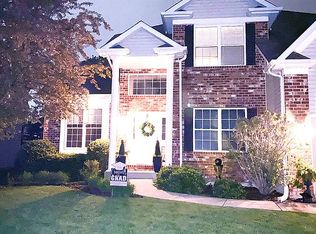 723 Lake Ridge Dr, South Elgin, IL 60177