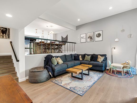 3rd image of 4241 W Sarah St #29
