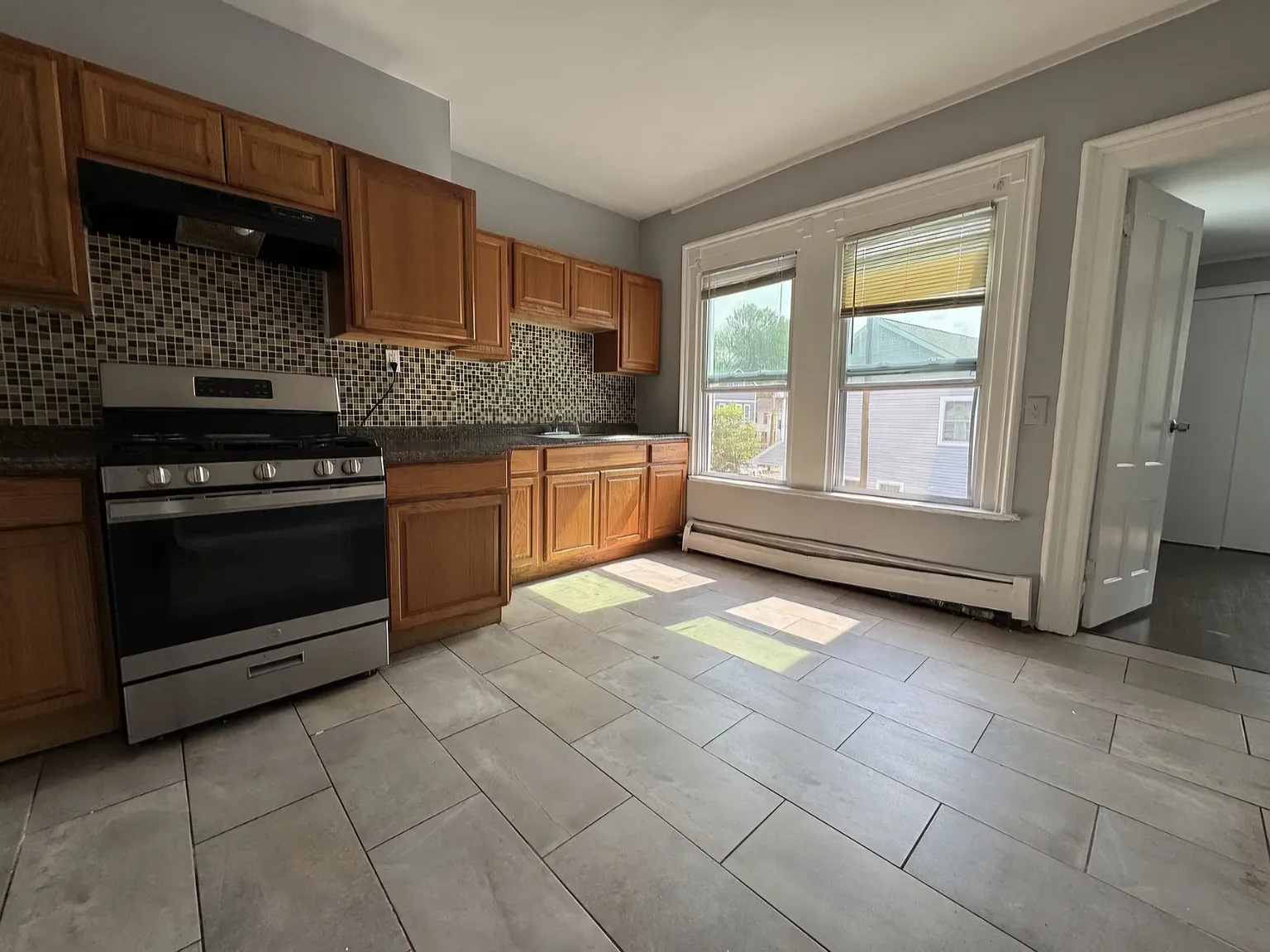 3 bed, 1000 sqft, $1,750 — Photo 3