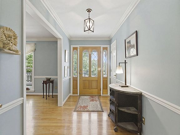 3rd image of 8512 Skyline Way