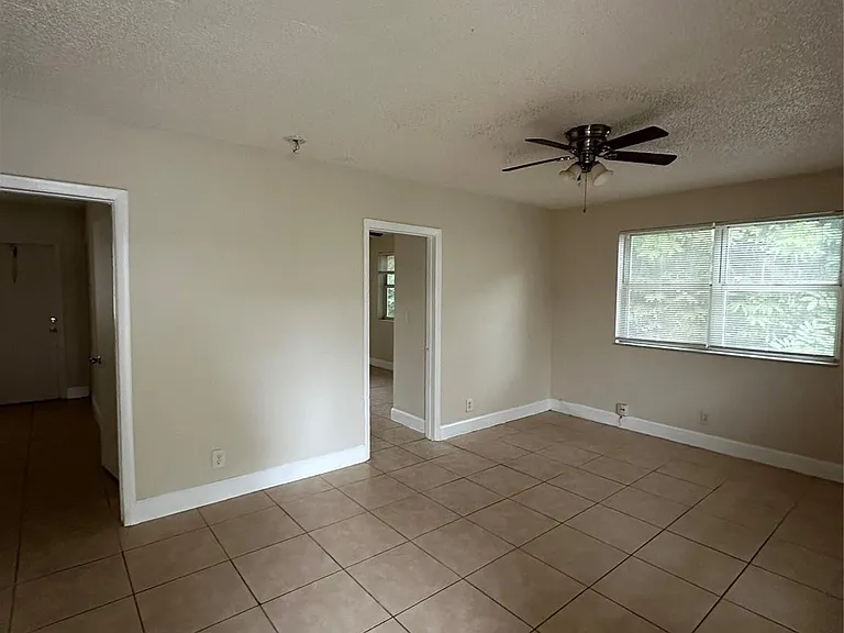 728 NW 4th Ave #4 — Photo 3