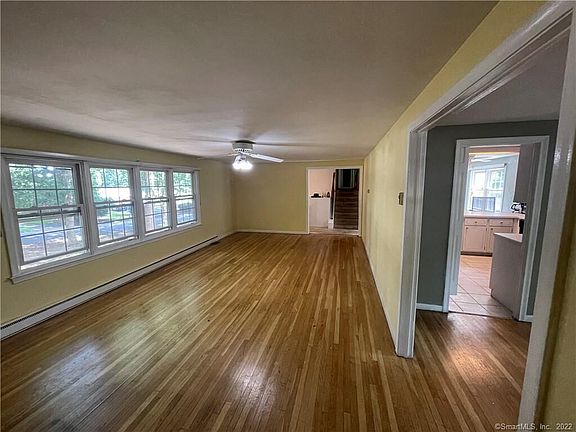 5th image of 8 Dogwood Ln