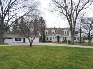 13022 N West Shoreland Dr, Mequon, WI 53097