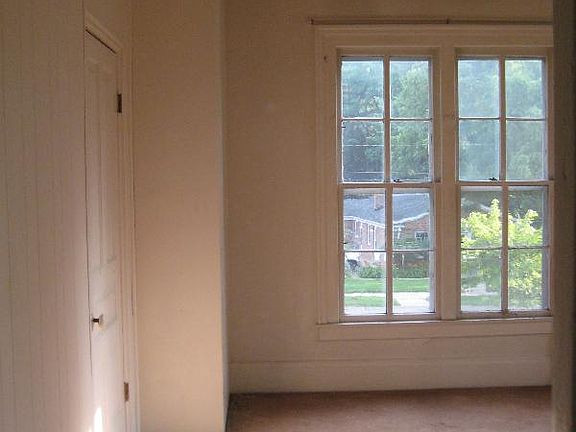 3rd image of 1103 W Huron St APT 3