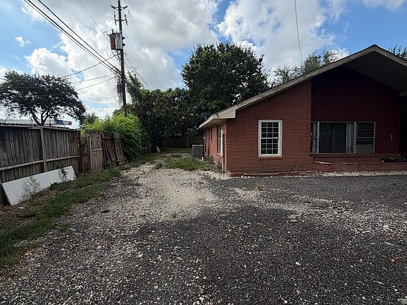 3rd image of 620 Luther St