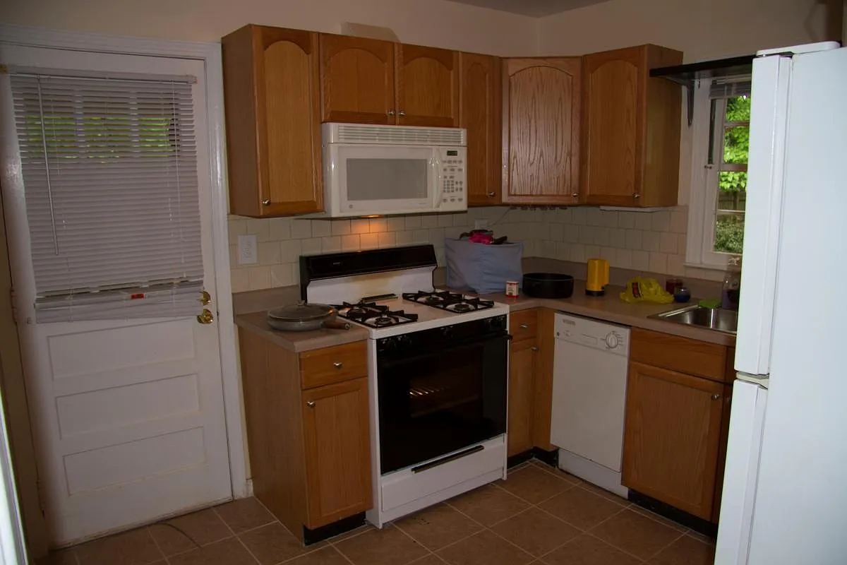 3 bed, 1065 sqft, $2,100 — Photo 3