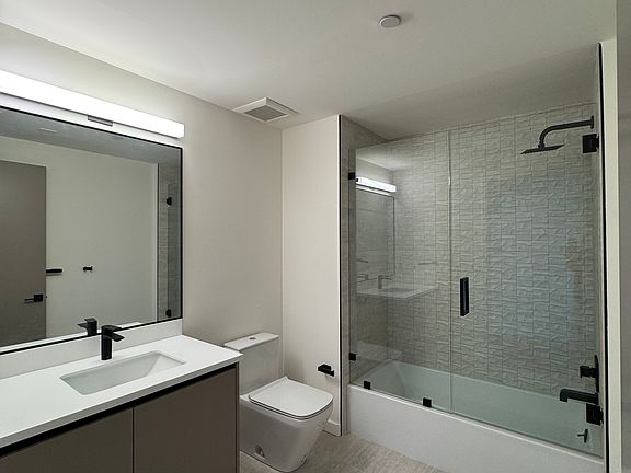 4th image of 955 Fedora St #301