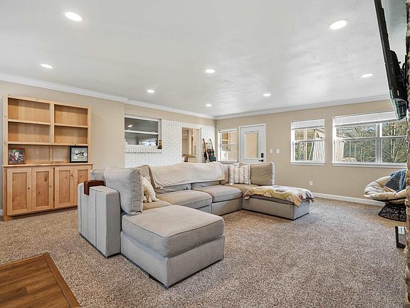 5th image of 127 Tinker Ln
