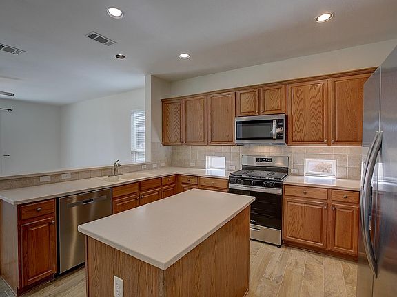 4th image of 207 Monarch Trl