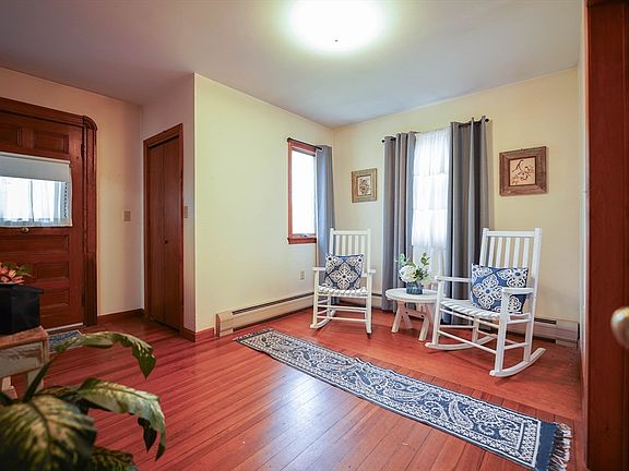 5th image of 288 Lawrence St