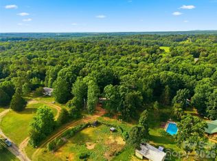 4075 Mamas Garden Dr, Hickory, NC 28602