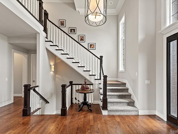 4th image of 602 Wellington Cir