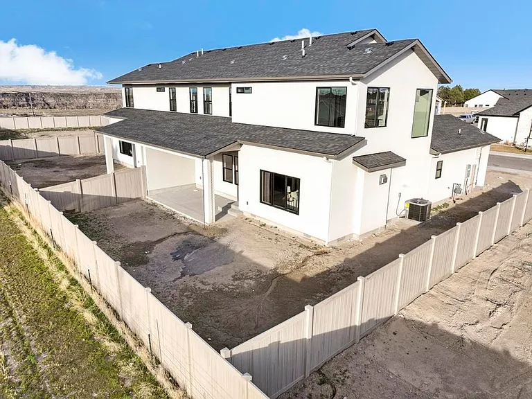 541 Canyon Falls Dr — Photo 44