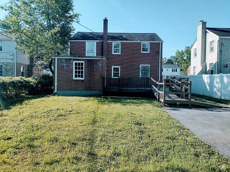 4204 Colonial Rd — Photo 44