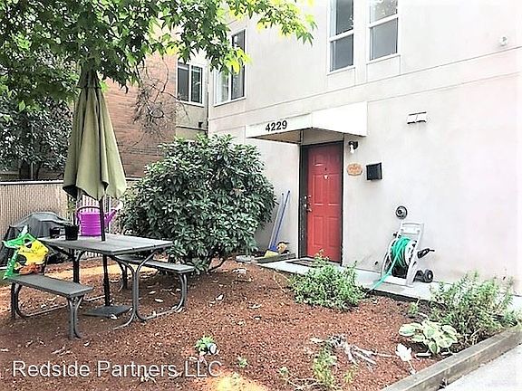 4th image of 4229 11th Ave NE APT B