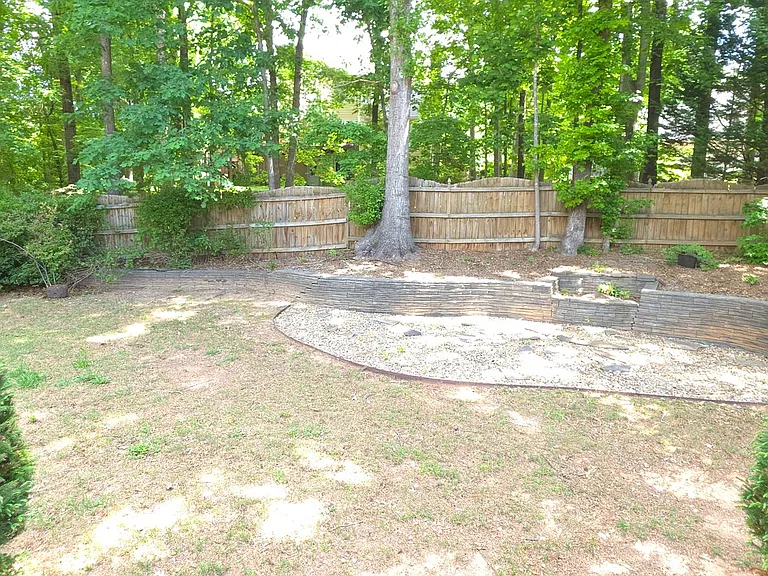 606 Lakeshore Ct — Photo 31