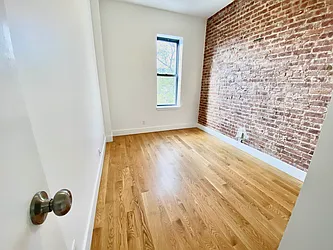 Rented by Papp Realty