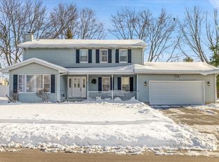 650 N View St, Hinckley, IL 60520