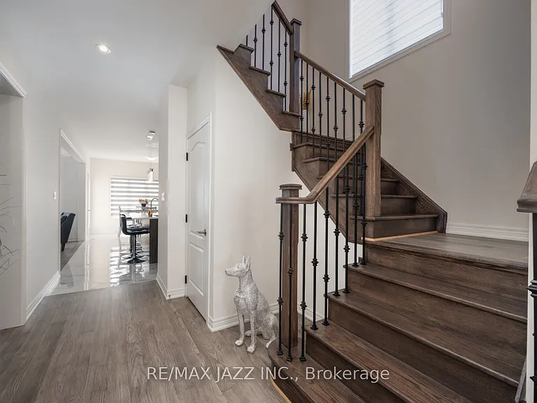 131 Courtney St — Photo 3