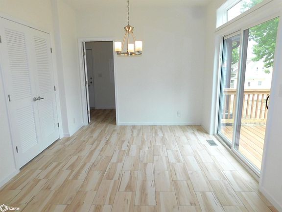 5th image of 109 W Center St