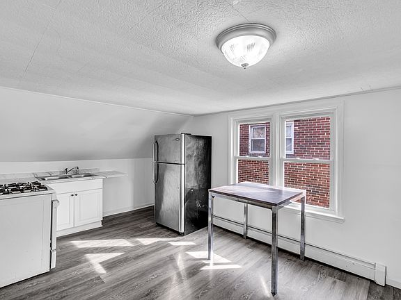 5th image of 29 Douglas Ave Floor 2