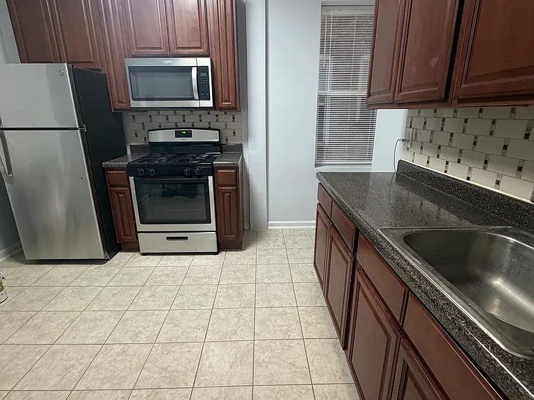 146-150 Manhattan Ave #4A — Photo 1
