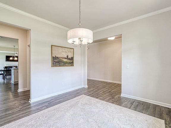 4th image of 156 Silver Hill Ln