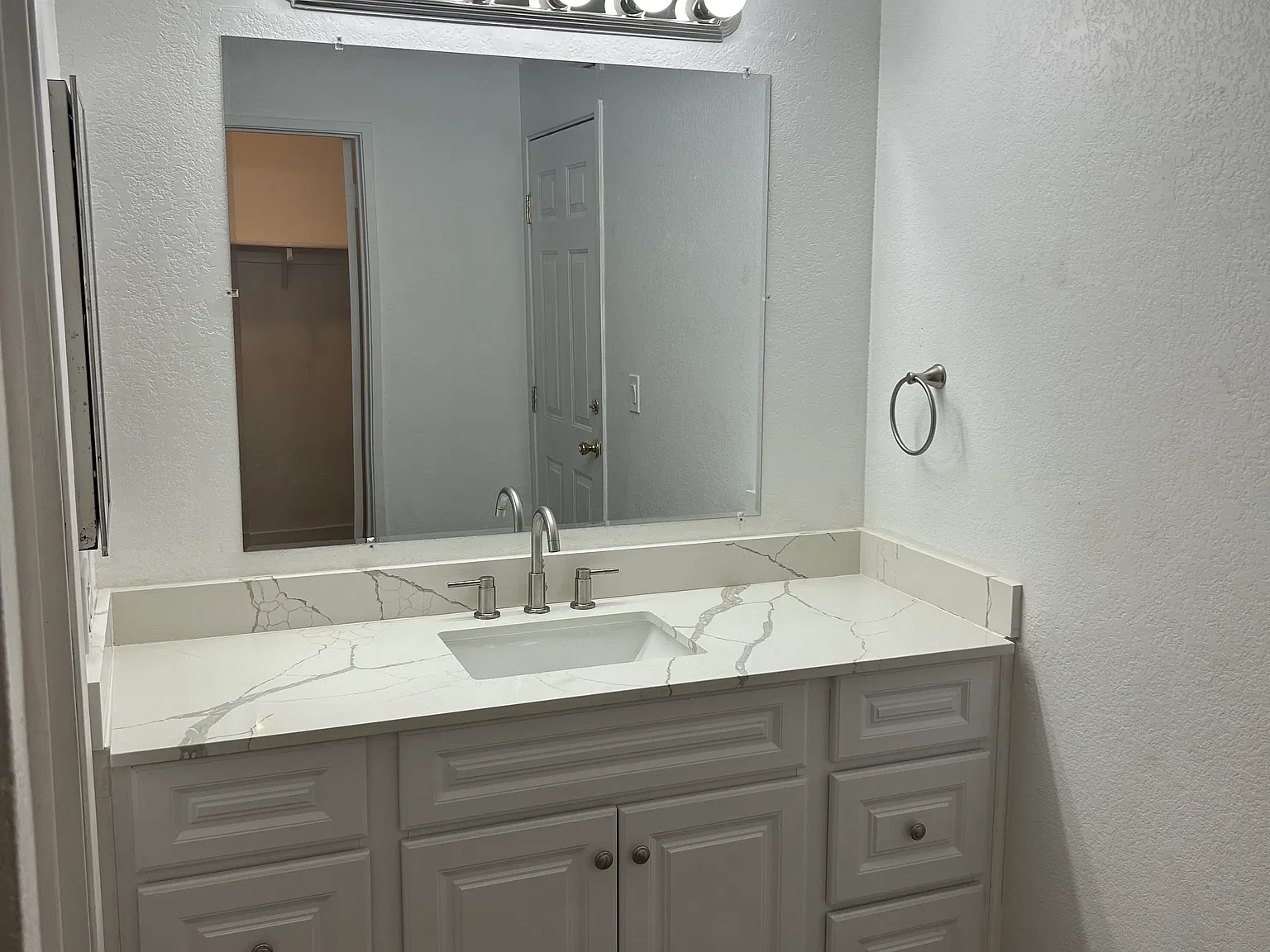 3 bed, 1224 sqft, $2,500 — Photo 2