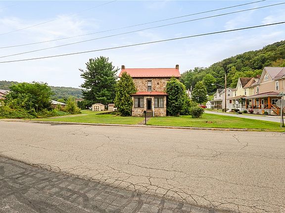 3rd image of 260 Hoover St