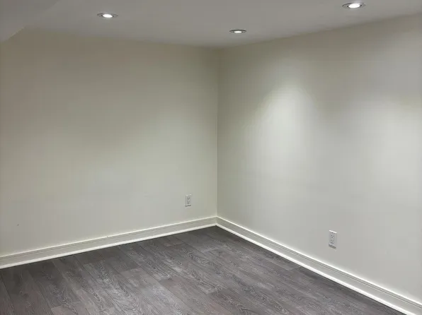 16 Montrose Ave #Basement, Toronto, ON M6J 2T7