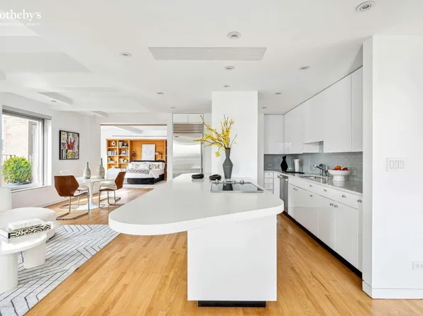 1 5th Avenue image 7 of 21