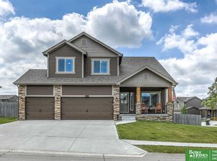 18921 Willow St, Omaha, NE 68136